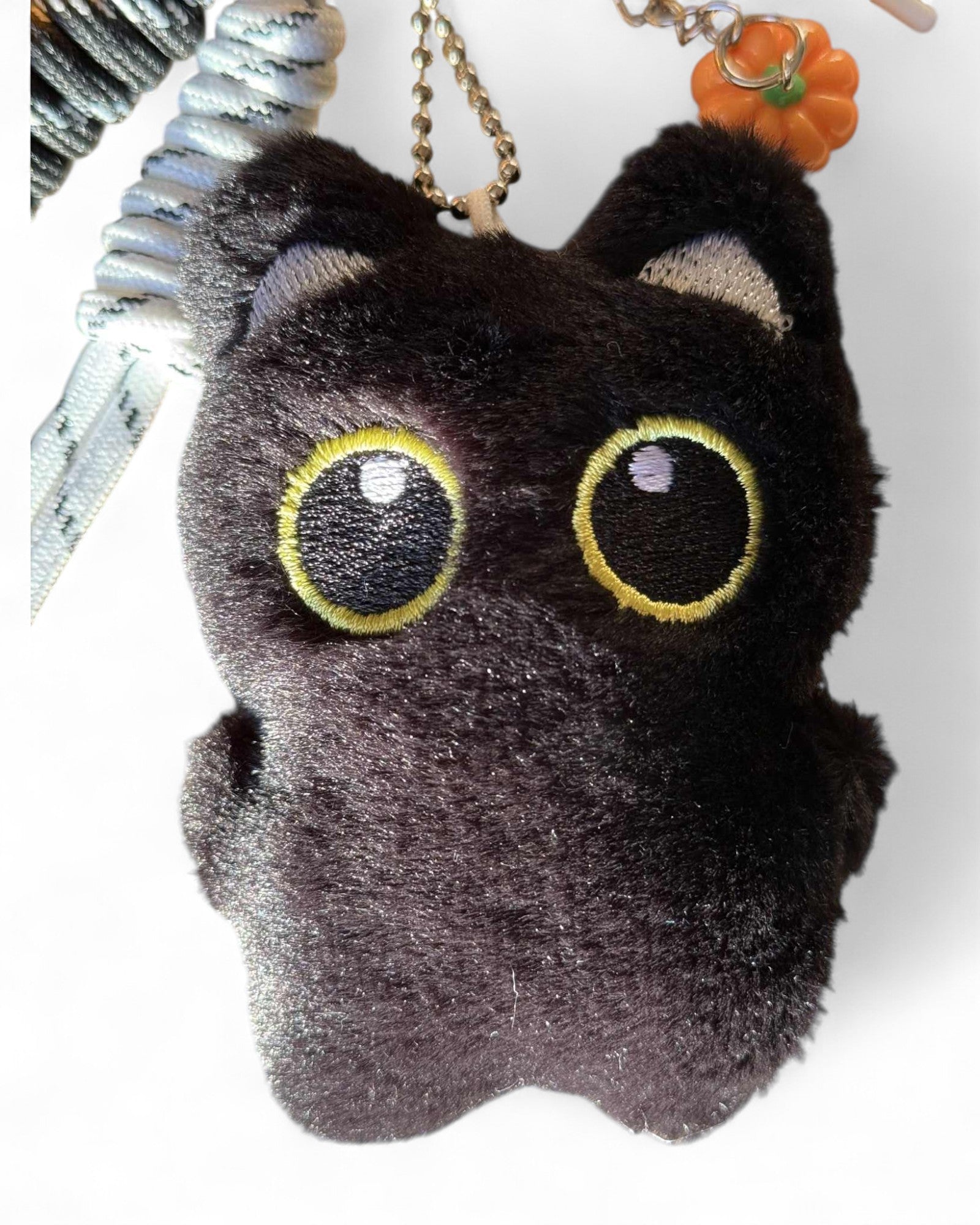 Grigri chat noir et sa tétine orange