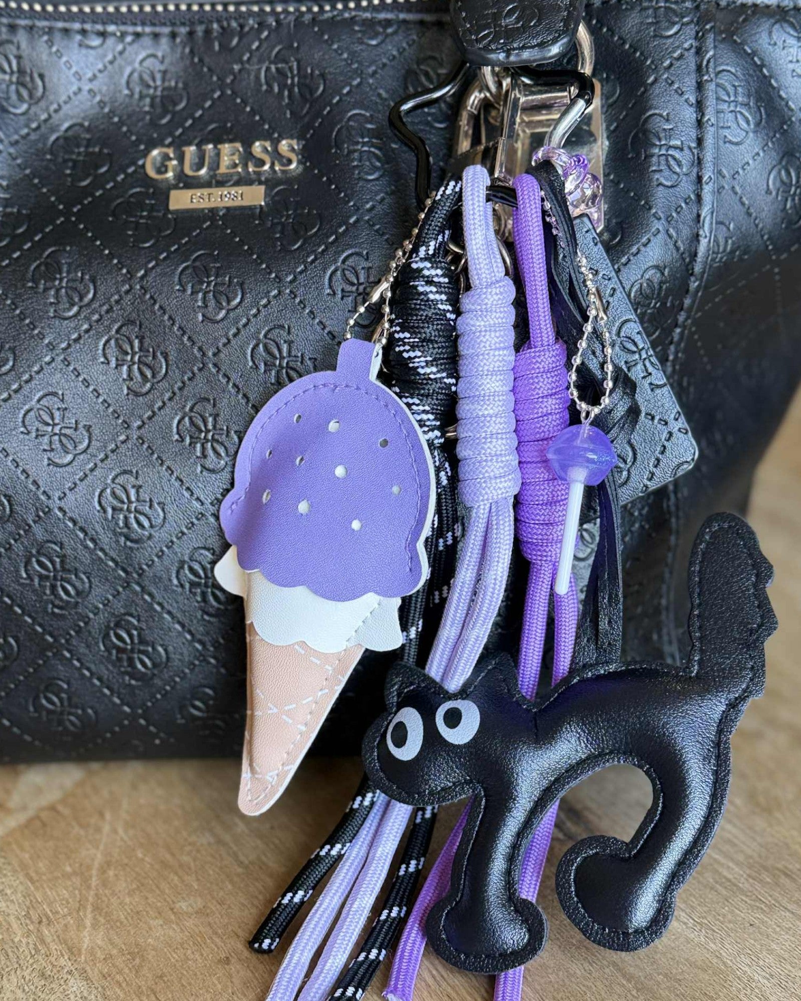 Grigri glace violette