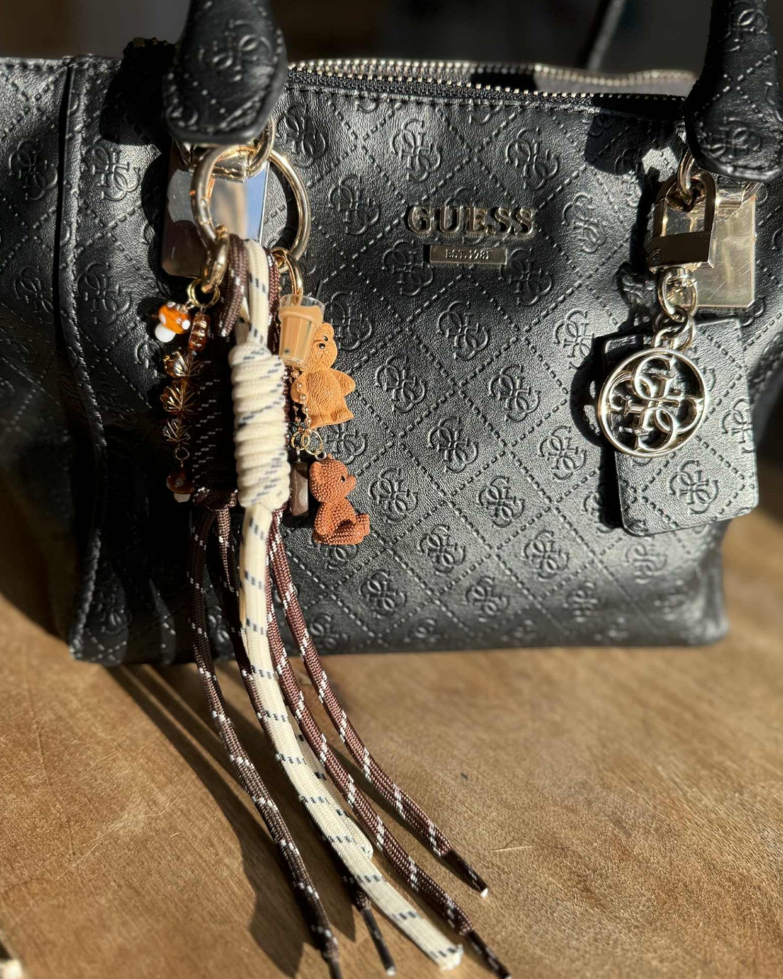 Grigri feuilles mortes